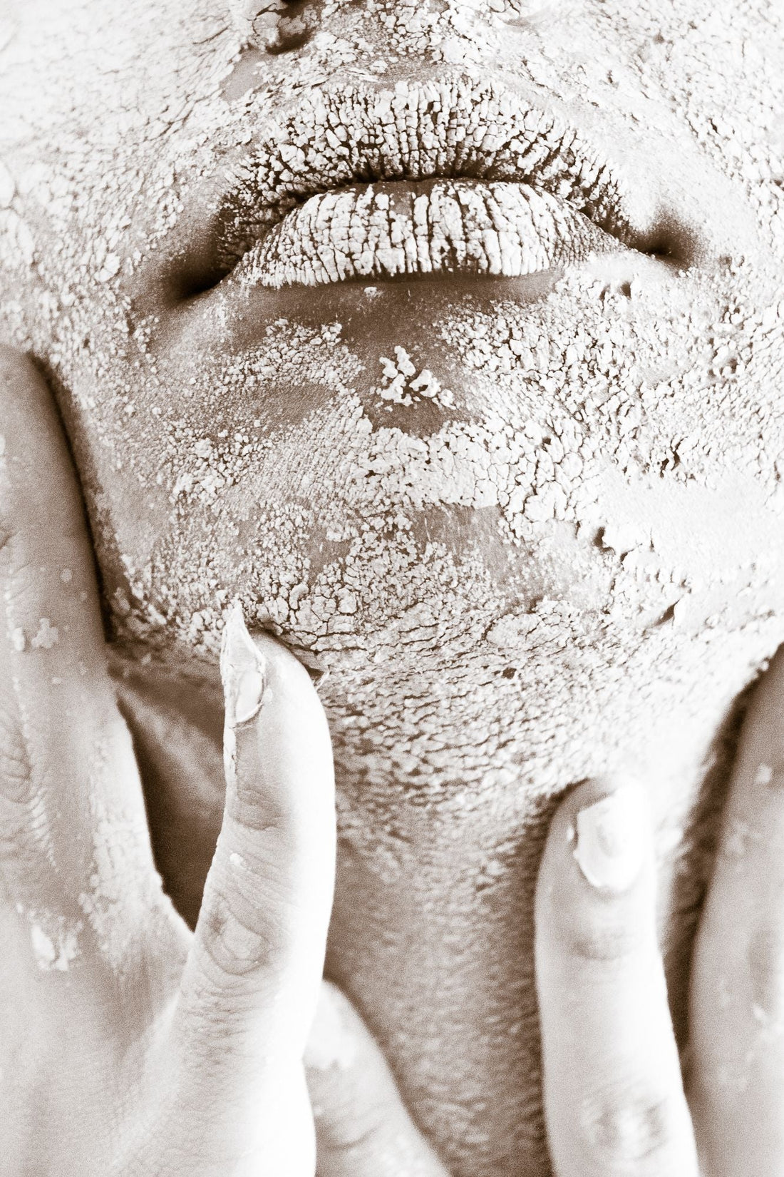 Visage féminin avec peinture