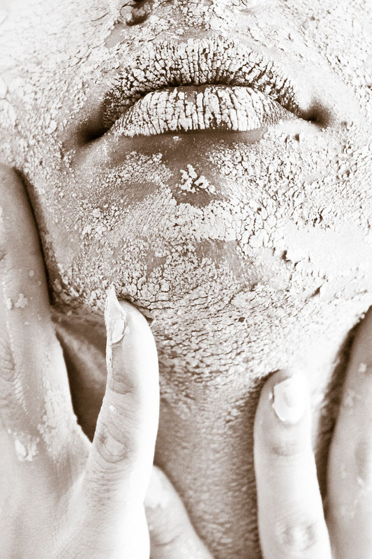 Visage féminin avec peinture
